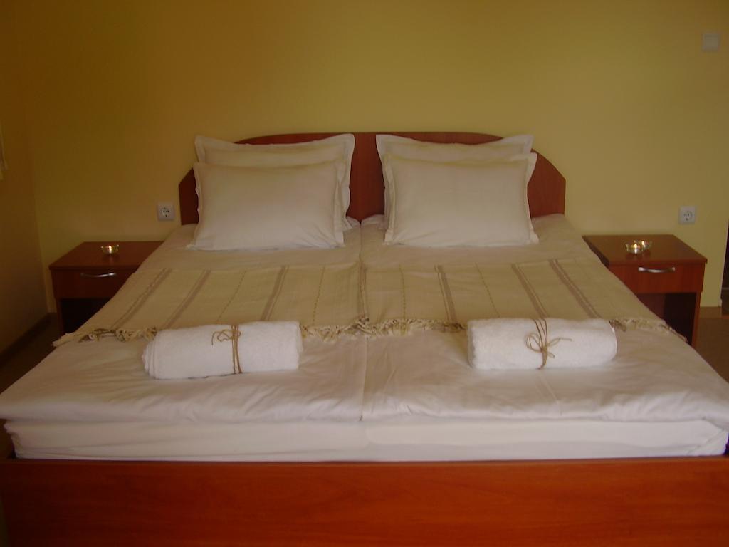 Terra Guest House Ravda Rum bild