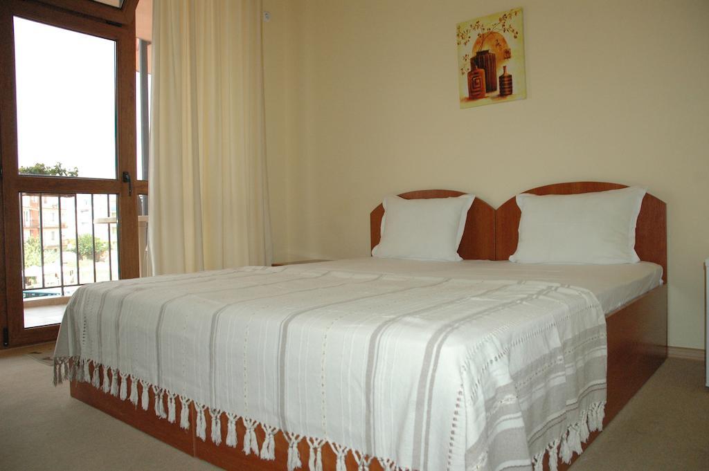 Terra Guest House Ravda Rum bild